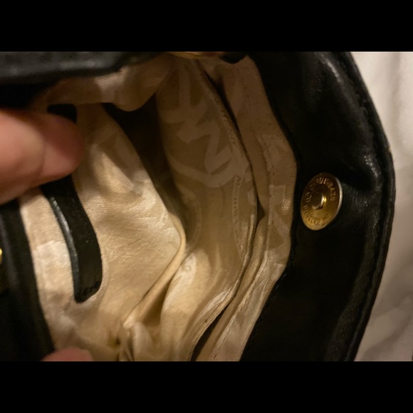 Micheal Kors Crossbody - Picture 5 of 5